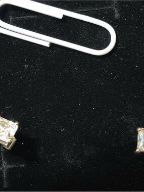 Classic Clear Cubic Zirconia Stud Earrings - Goldcubic zirconia